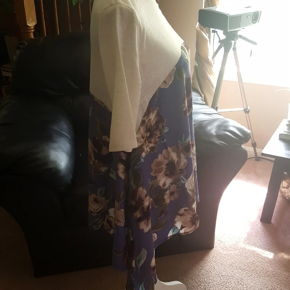 BEAUTIFUL PURPLE/IVORY FLORAL TOP, L, runs small. Matches pink/ivory floral - Picture 8 of 8